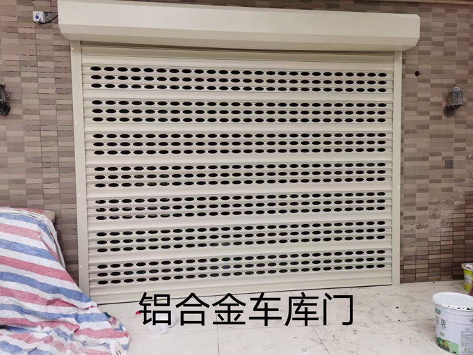 鋁合金車庫門.jpg 鋁合金車庫門.jpg